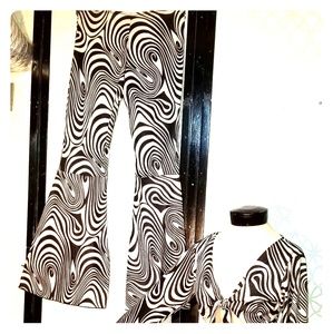 Women's M/ L black & white swirled top & pants set